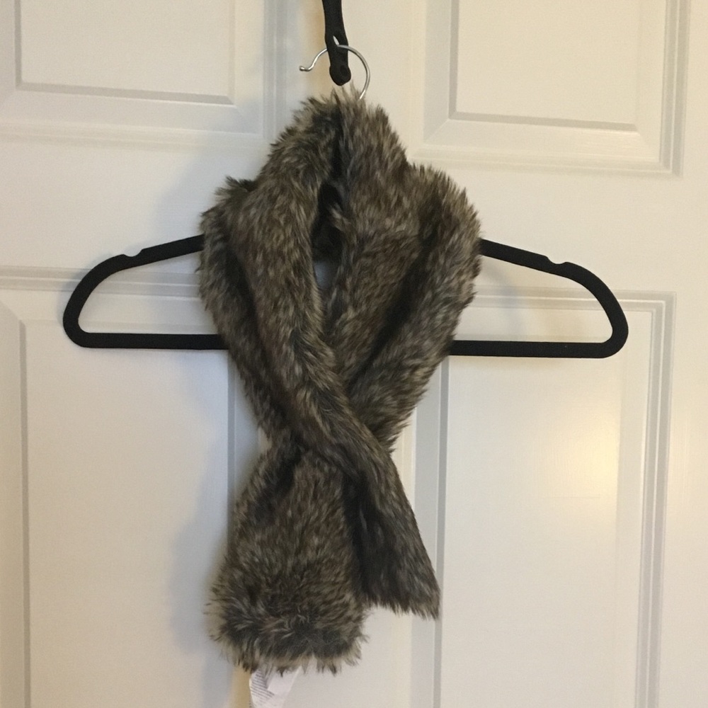 Women’s Faux Fur Satin Lined Scarf